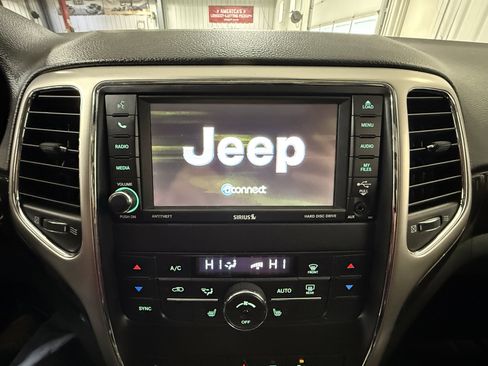 Used 2013 Jeep Grand Cherokee Laredo image 30