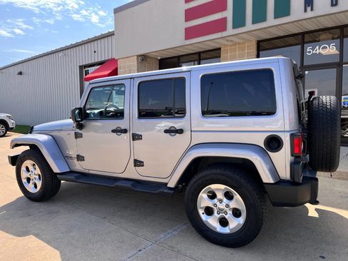 Used 2015 Jeep Wrangler Unlimited Sahara w/ Dual Top Group image 3