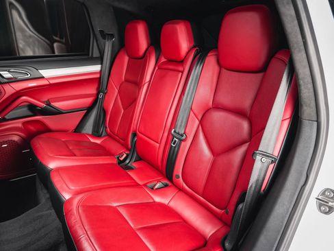 Used 2015 Porsche Cayenne Turbo image 53