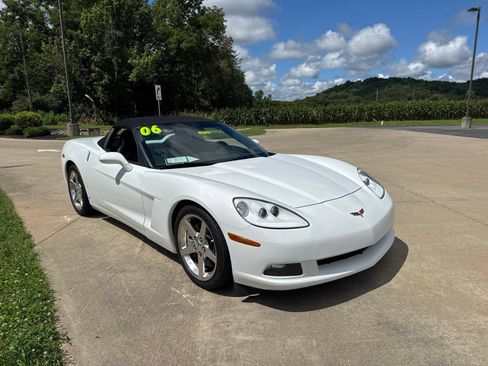 Used 2006 Chevrolet Corvette Convertible w/ Preferred Equipment Group RWD image 3