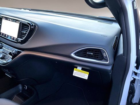 New 2026 Chrysler Voyager LX image 26