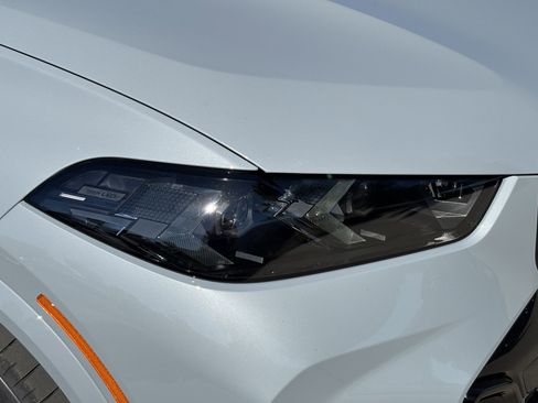 Used 2026 BMW X5 xDrive40i w/ M Sport Package image 11