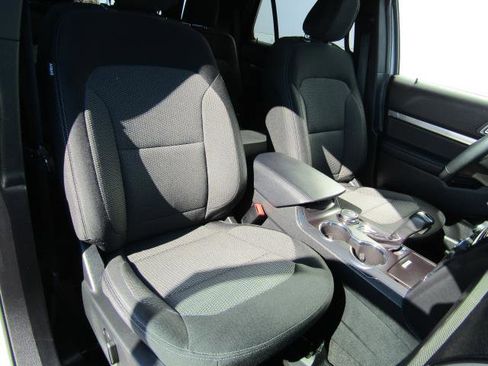 Certified 2018 Ford Explorer XLT w/ Equipment Group 201A image 9