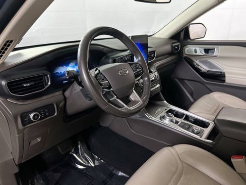 Used 2021 Ford Explorer Platinum w/ Equipment Group 601A AWD/4WD image 9