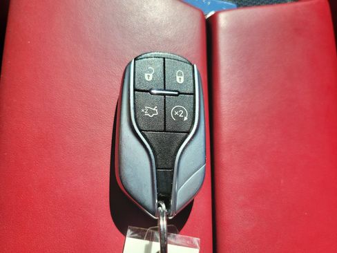 Used 2022 Maserati Levante GT AWD/4WD image 41