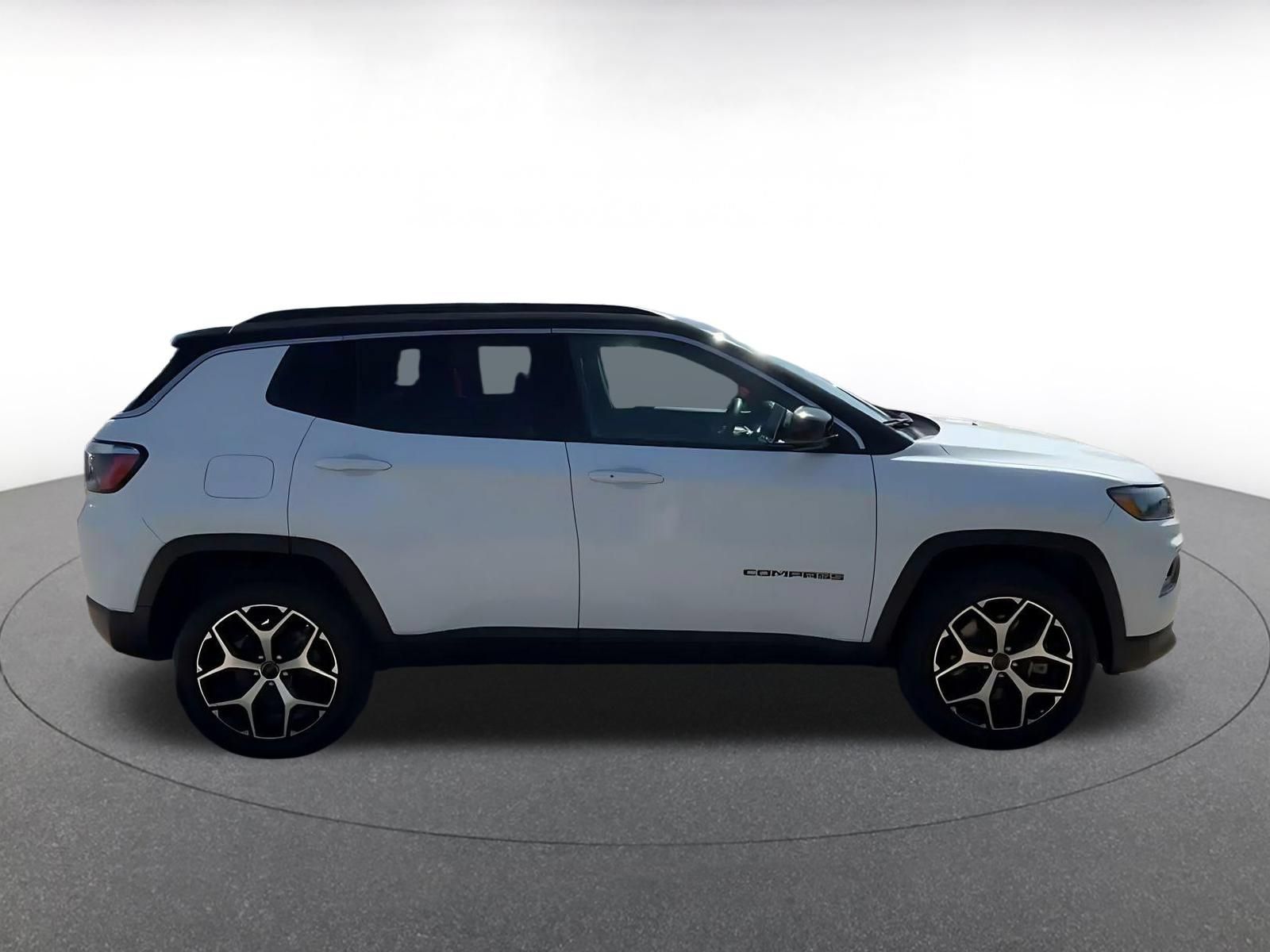 Used 2025 Jeep Compass Limited AWD/4WD image 15