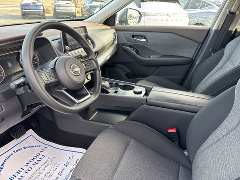 Used 2022 Nissan Rogue SV image 15