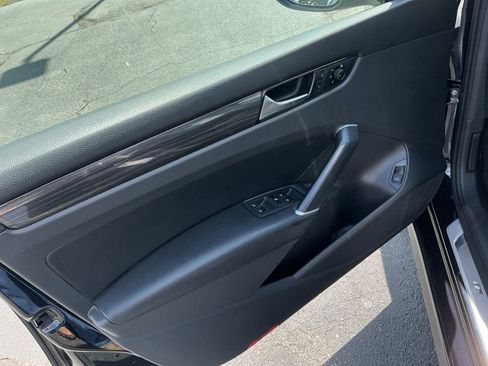 Certified 2020 Volkswagen Passat 2.0T R-Line FWD image 36