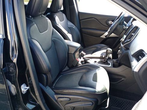 Used 2018 Jeep Cherokee Latitude Plus w/ Cold Weather Group image 23