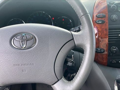 Used 2010 Toyota Sienna XLE FWD image 24