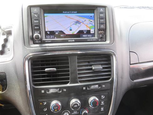 Used 2018 Dodge Grand Caravan SXT w/ Blacktop Package image 17