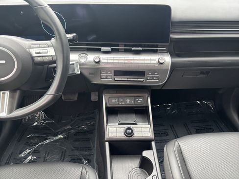 Used 2024 Hyundai Kona Limited image 11