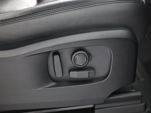 Used 2023 Land Rover Defender 90 S image 27