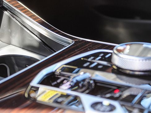 New 2026 BMW X7 M60i image 22