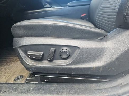 Used 2023 Toyota Camry SE image 11