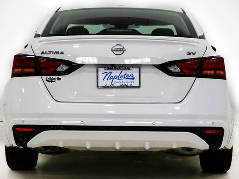 Used 2024 Nissan Altima 2.5 SV image 7