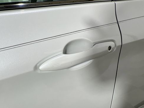 Used 2019 Toyota Avalon Limited image 14