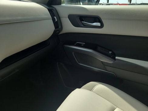 Certified 2025 Nissan Pathfinder SL FWD image 21