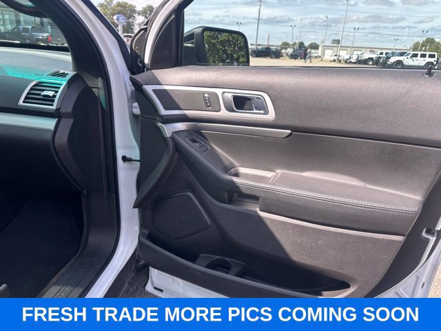 Used 2015 Ford Explorer XLT w/ Equipment Group 202B FWD image 11