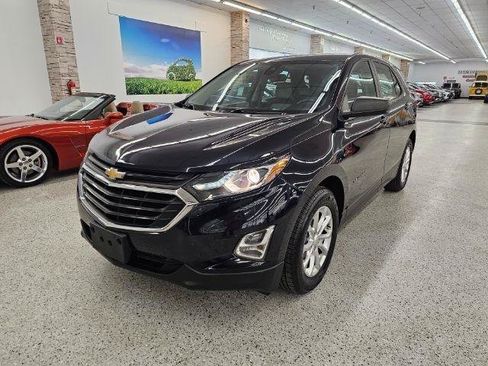 Used 2020 Chevrolet Equinox LS FWD image 2