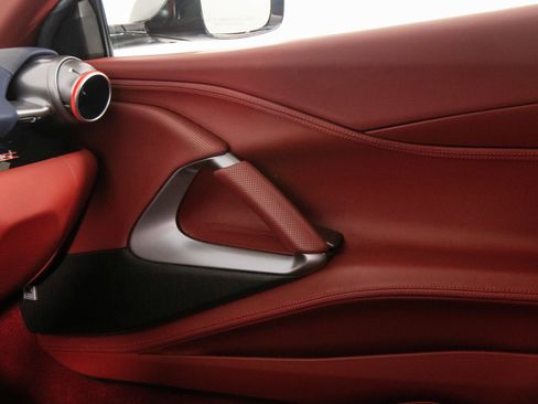Certified 2018 Ferrari 812 Superfast RWD image 31