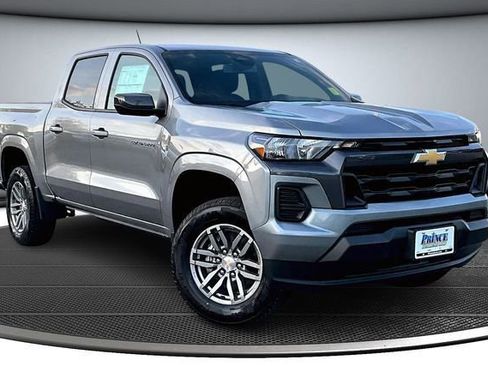 Used 2026 Chevrolet Colorado LT image 2
