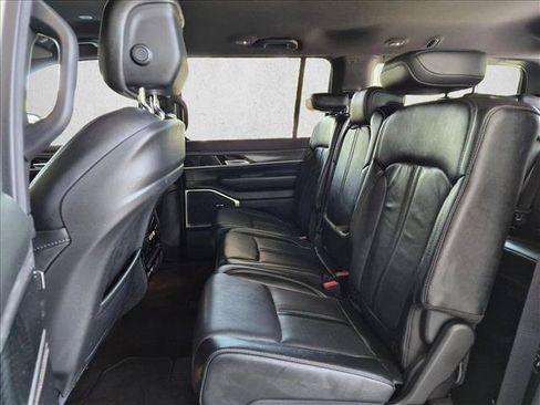 Used 2023 Jeep Wagoneer Series III w/ Preferred Equipment Group RWD image 16