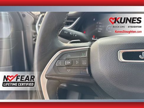 Used 2023 Jeep Grand Cherokee L Laredo image 25