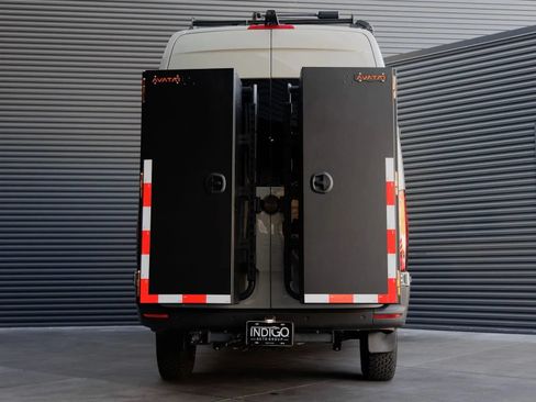 Used 2024 Mercedes-Benz Sprinter 2500 image 2