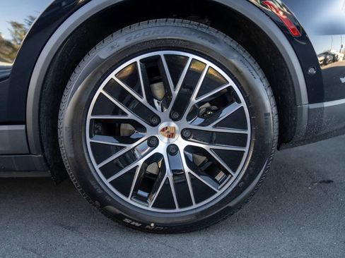 New 2026 Porsche Macan 4 Electric image 8