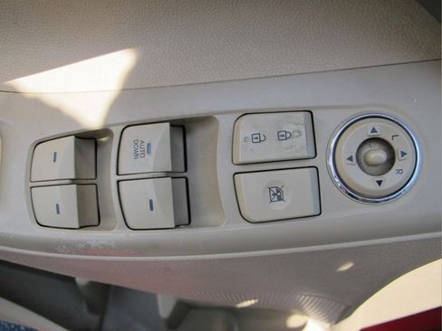 Used 2013 Hyundai Elantra GLS FWD image 10
