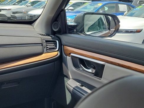 Used 2018 Honda CR-V Touring image 4