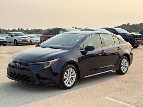 Used 2024 Toyota Corolla LE w/ LE Convenience Package FWD image 2