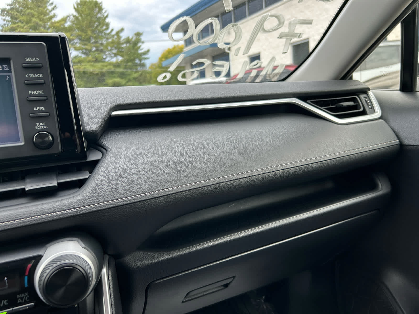 Used 2019 Toyota RAV4 LE w/ All Weather Liner Package AWD/4WD image 20
