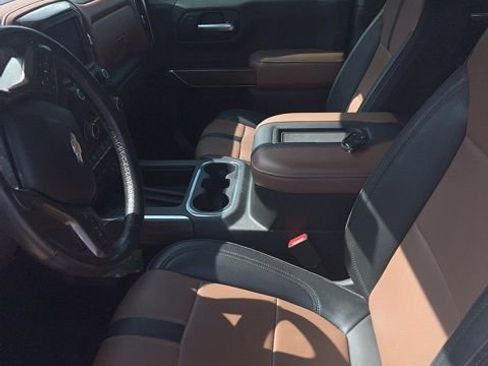 Used 2019 Chevrolet Silverado 1500 High Country w/ Technology Package AWD/4WD image 6