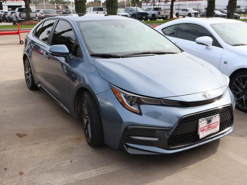 Used 2021 Toyota Corolla XSE image 2