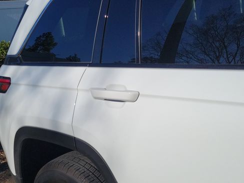 Used 2025 Jeep Grand Cherokee Limited w/ Luxury Tech Group II image 14