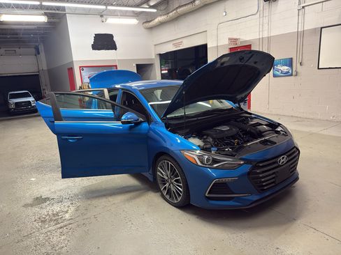 Used 2017 Hyundai Elantra Sport FWD image 9