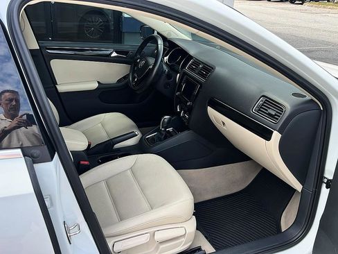 Used 2016 Volkswagen Jetta SEL FWD image 32