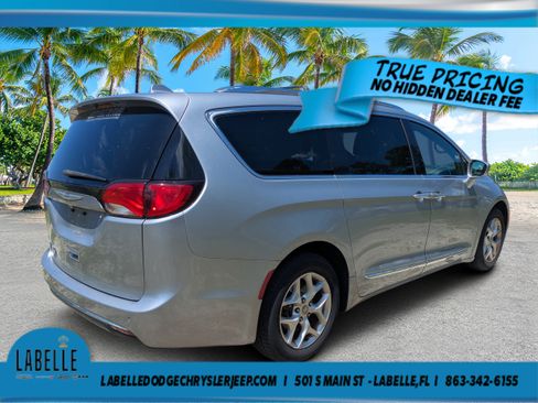 Used 2020 Chrysler Pacifica Touring-L FWD image 3