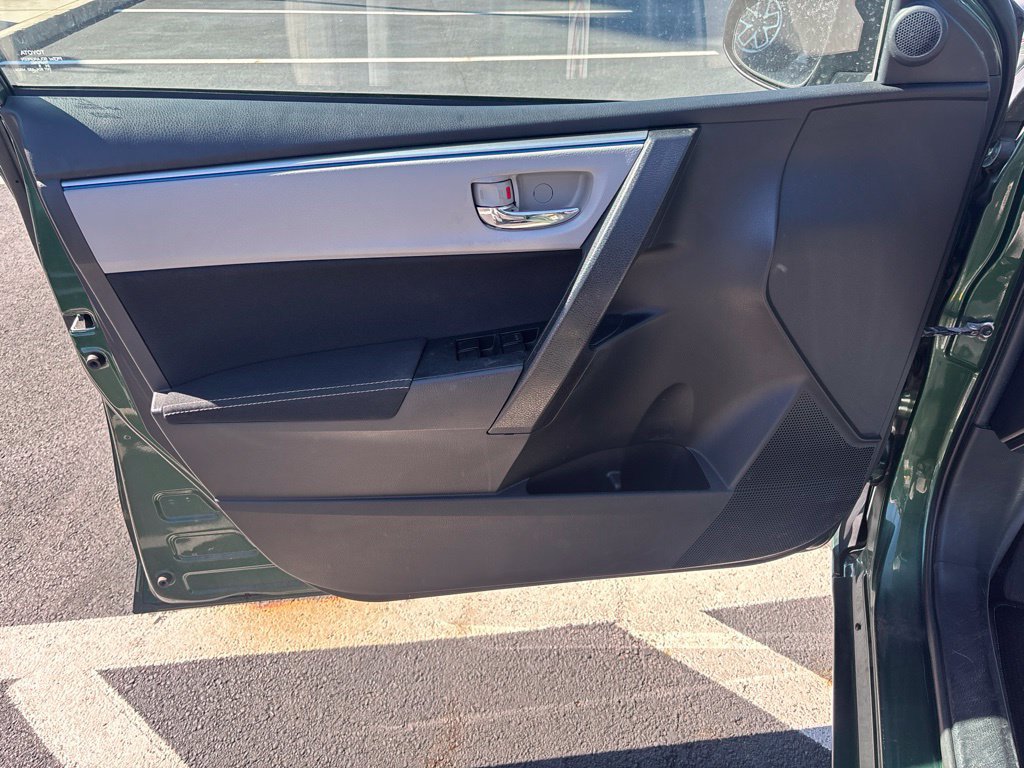 Used 2015 Toyota Corolla LE FWD image 12