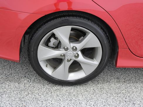Used 2012 Toyota Camry SE FWD image 6