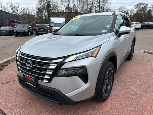 Used 2025 Nissan Rogue SV image 1