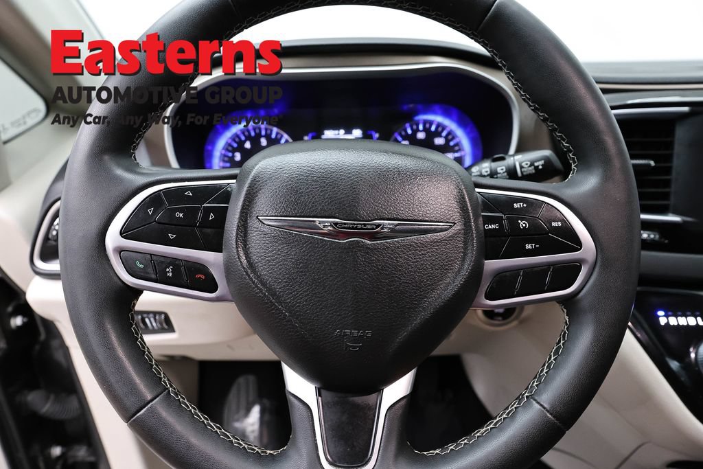 Used 2022 Chrysler Voyager LX FWD image 11