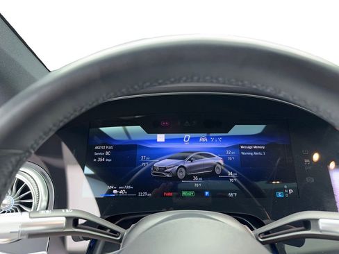 Used 2022 Mercedes-Benz EQS 580 4MATIC Sedan image 17