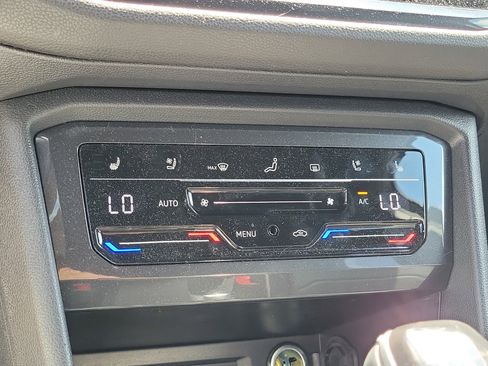 Used 2022 Volkswagen Tiguan SEL R-Line image 31