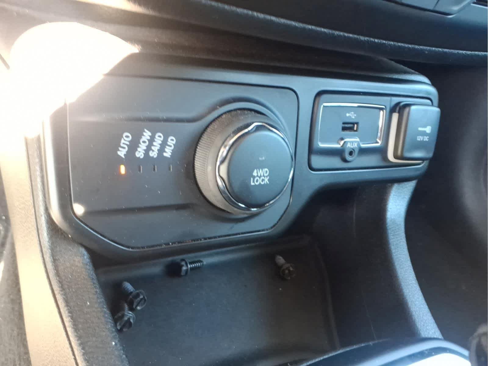 Used 2023 Jeep Renegade Latitude AWD/4WD image 24