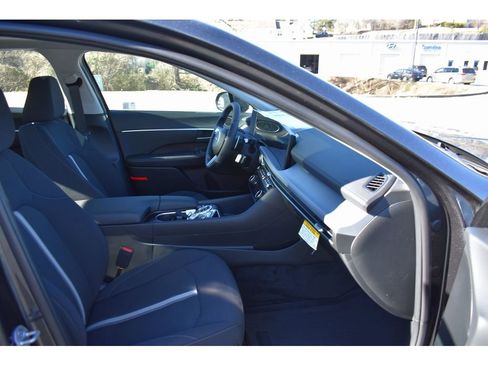 Used 2024 Hyundai Sonata SEL w/ Convenience Package image 16