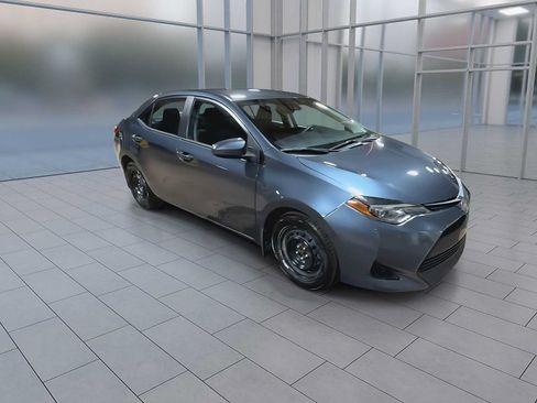 Used 2018 Toyota Corolla LE FWD image 2