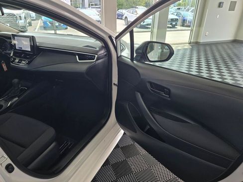 Used 2024 Toyota Corolla LE FWD image 41